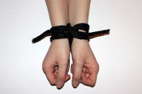 How to BONDAGE – tutorial 1 – tying wrists and ankles