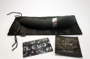 The black dude is coming… cuddle up with the Lelo Elise 2 – Vibrator REVIEW
