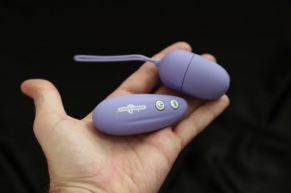 Seven Wireless Vibrating Egg with Pulsations – REVIEW